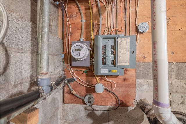 566 Black Walnut Drive, Greece, NY 14615