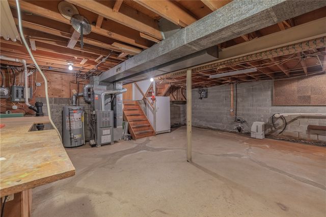 566 Black Walnut Drive, Greece, NY 14615