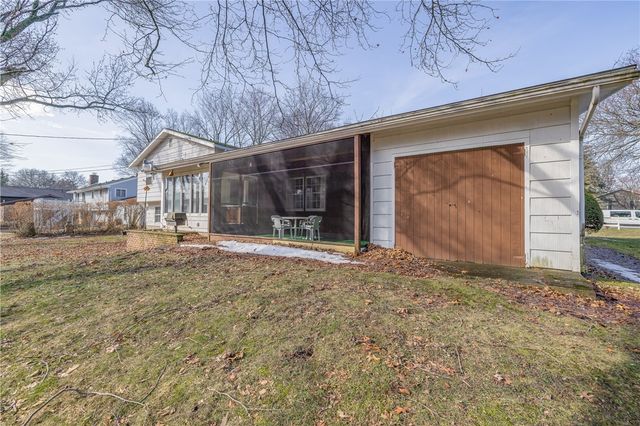 566 Black Walnut Drive, Greece, NY 14615