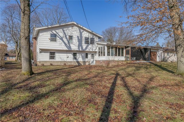 566 Black Walnut Drive, Greece, NY 14615