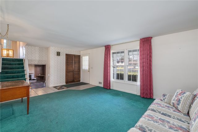 566 Black Walnut Drive, Greece, NY 14615