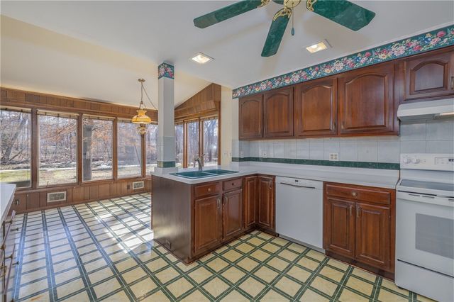 566 Black Walnut Drive, Greece, NY 14615