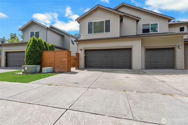 990 43rd Court NE, Auburn, WA 98002