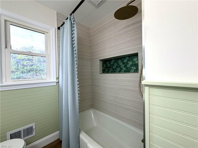 5304 Gale DR, Virginia Beach, VA 23464