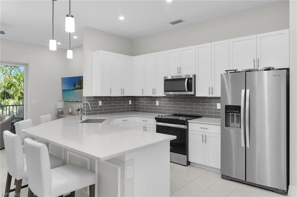 268 Indies DR E 202, NAPLES, FL 34114 — exterior
