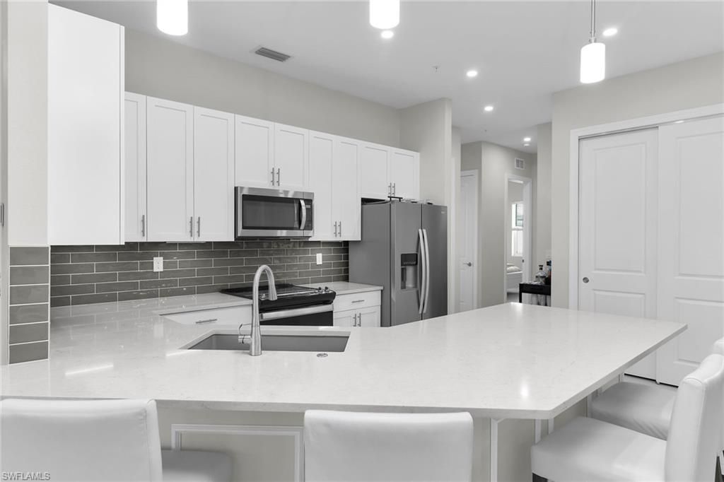 268 Indies DR E 202, NAPLES, FL 34114 — photo 2