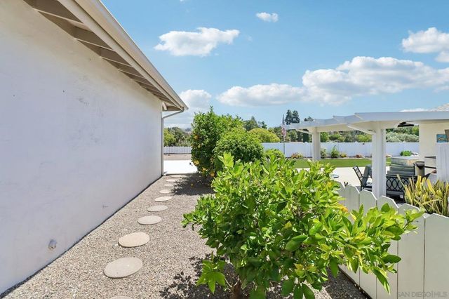 16763 Pinata, San Diego, CA 92128