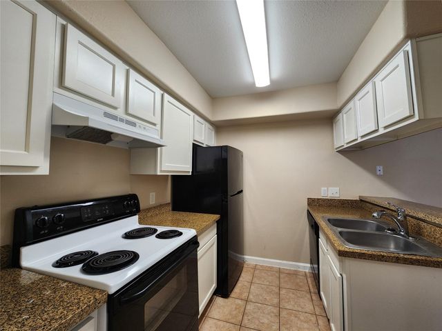 17401 Red Oak Drive 100, Houston, TX 77090
