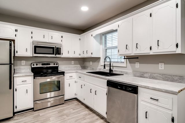 1016 Swift Dr Apt A, Clarksville, TN 37040