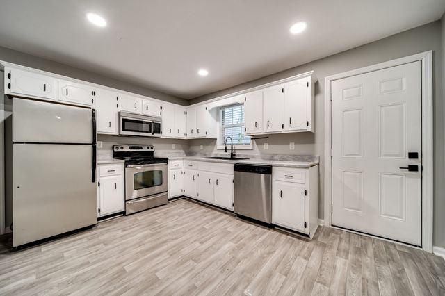 1016 Swift Dr Apt A, Clarksville, TN 37040