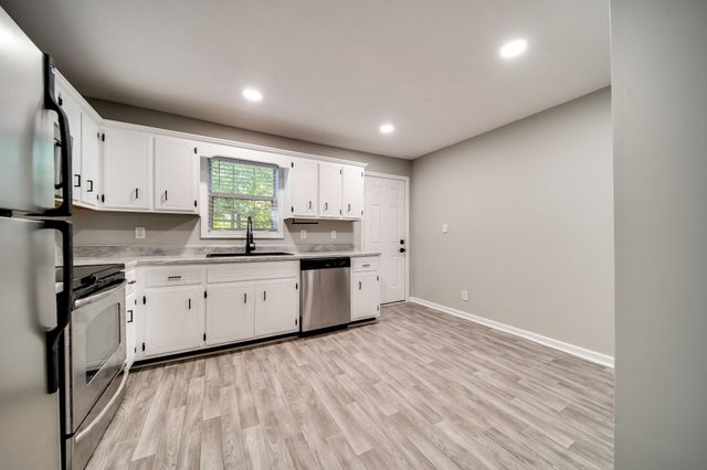 1016 Swift Dr Apt A, Clarksville, TN 37040