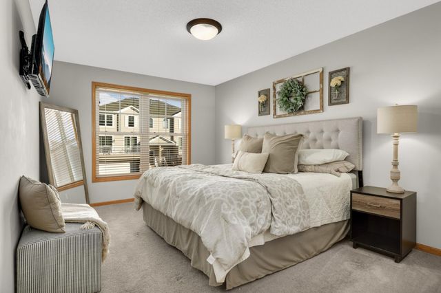 20062 Heritage Drive, Lakeville, MN 55044