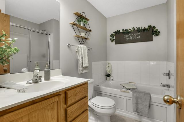 20062 Heritage Drive, Lakeville, MN 55044