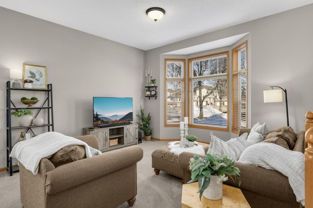 20062 Heritage Drive, Lakeville, MN 55044