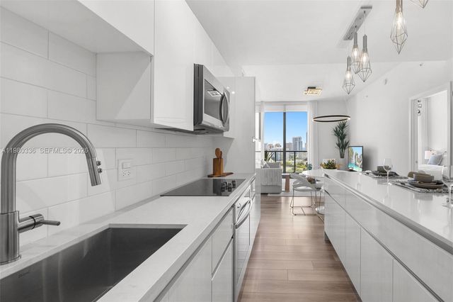 101 Diplomat Pkwy 2108, Hallandale Beach, FL 33009