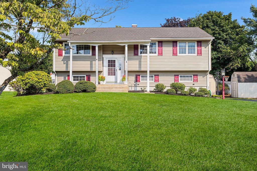 1 ROCKLEIGH DR, Ewing, NJ 08628