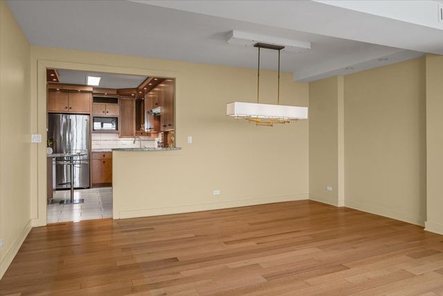 1616 Sheridan Road 8F, Wilmette, IL 60091