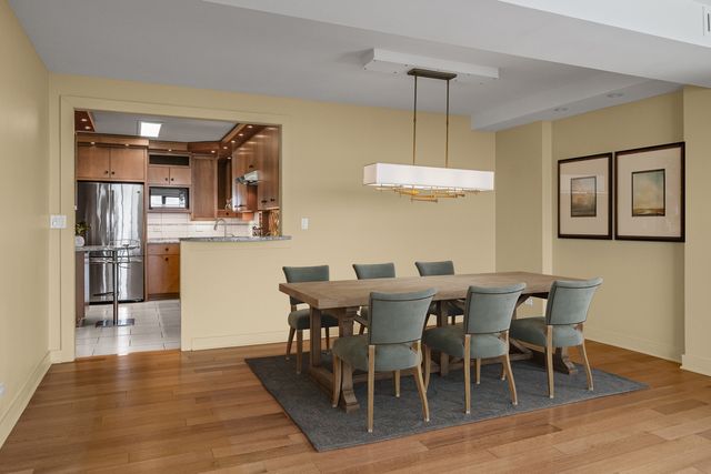 1616 Sheridan Road 8F, Wilmette, IL 60091