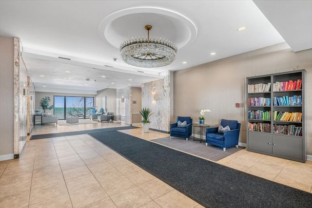 1616 Sheridan Road 8F, Wilmette, IL 60091