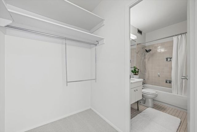 1616 Sheridan Road 8F, Wilmette, IL 60091