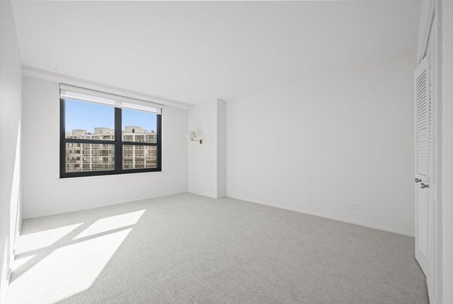 1616 Sheridan Road 8F, Wilmette, IL 60091