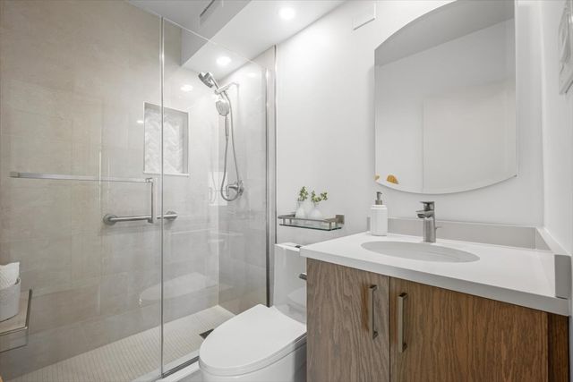 1616 Sheridan Road 8F, Wilmette, IL 60091