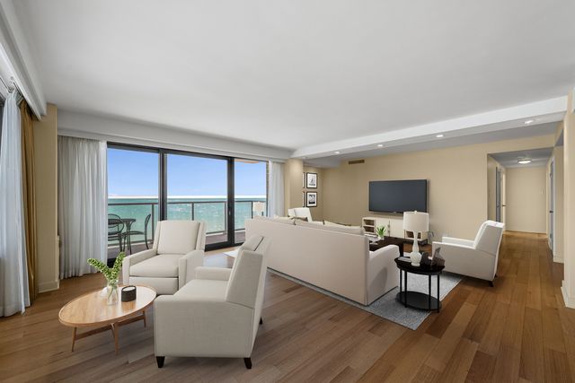 1616 Sheridan Road 8F, Wilmette, IL 60091