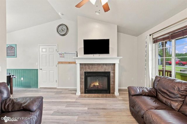 393 S Vickie Circle, Palmer, AK 99645