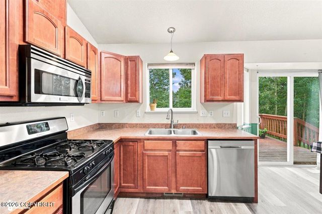 393 S Vickie Circle, Palmer, AK 99645
