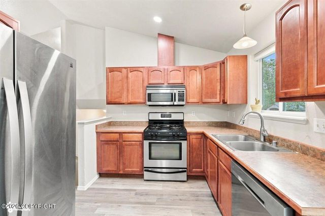 393 S Vickie Circle, Palmer, AK 99645