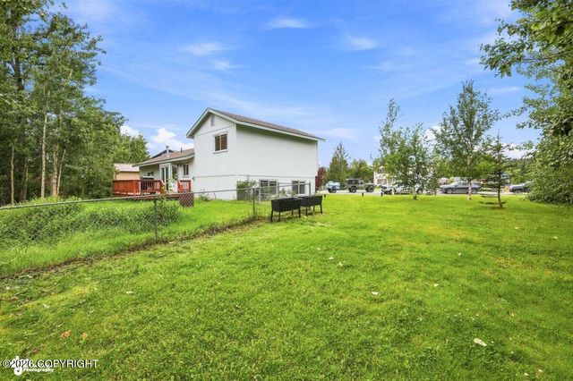 393 S Vickie Circle, Palmer, AK 99645