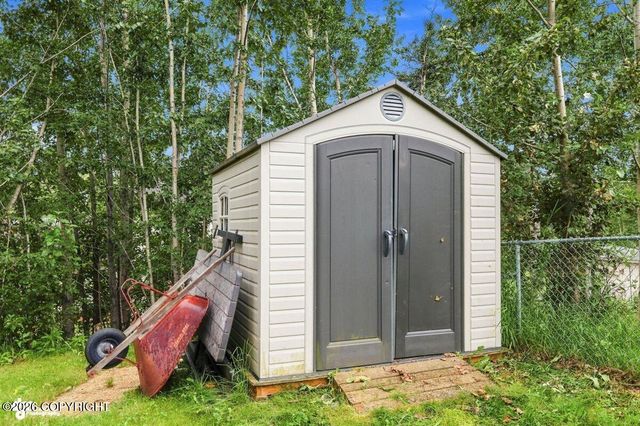 393 S Vickie Circle, Palmer, AK 99645