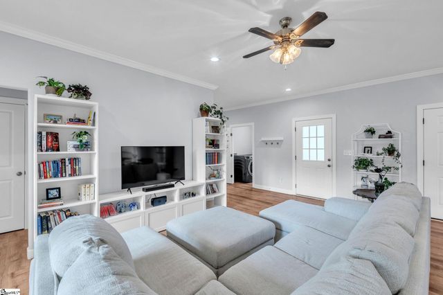 118 W Belvedere Road, Greenville, SC 29605