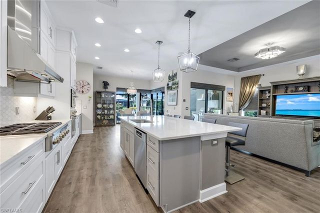 9351 Montelanico LOOP, Naples, FL 34119