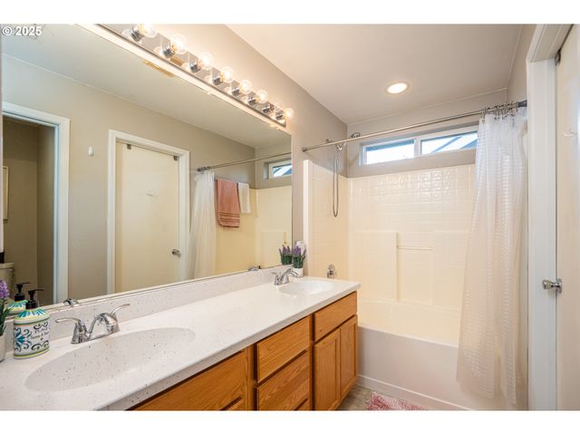 1660 Riley Ln, Eugene, OR 97402