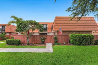 2818 Waterford Drive N, Deerfield Beach, FL 33442