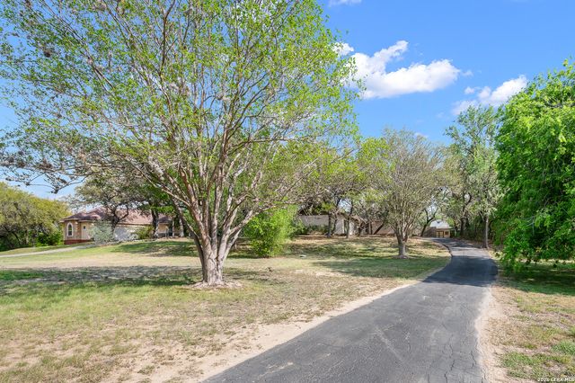 7806 SHADY HOLLOW LN, San Antonio, TX 78255