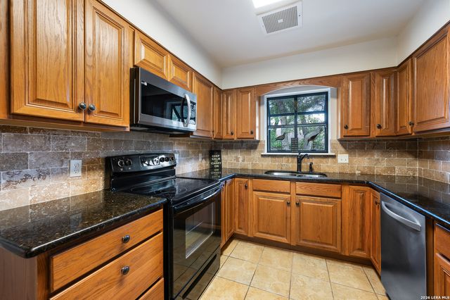 7806 SHADY HOLLOW LN, San Antonio, TX 78255