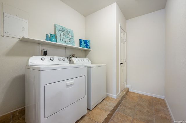 7806 SHADY HOLLOW LN, San Antonio, TX 78255