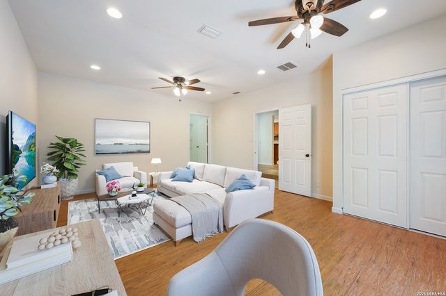 7806 SHADY HOLLOW LN, San Antonio, TX 78255