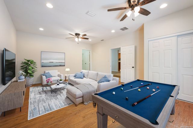 7806 SHADY HOLLOW LN, San Antonio, TX 78255