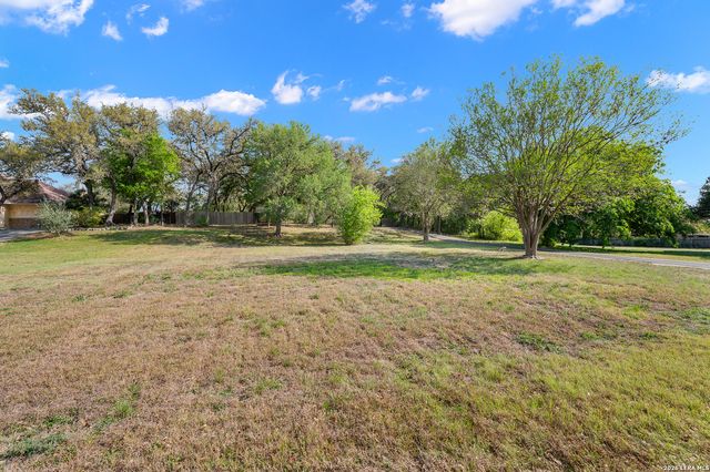 7806 SHADY HOLLOW LN, San Antonio, TX 78255