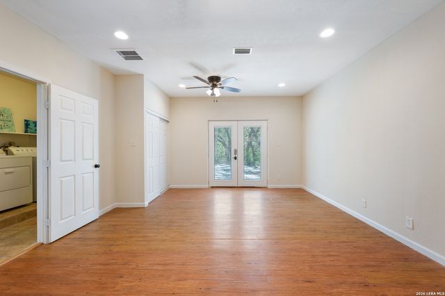 7806 SHADY HOLLOW LN, San Antonio, TX 78255