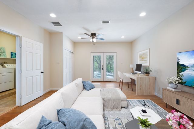 7806 SHADY HOLLOW LN, San Antonio, TX 78255