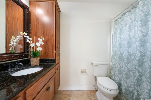 7806 SHADY HOLLOW LN, San Antonio, TX 78255