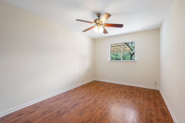 7806 SHADY HOLLOW LN, San Antonio, TX 78255