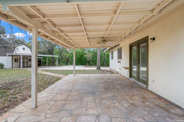 7806 SHADY HOLLOW LN, San Antonio, TX 78255