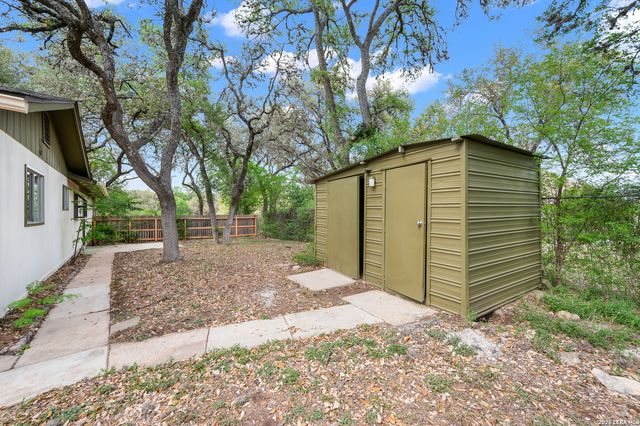 7806 SHADY HOLLOW LN, San Antonio, TX 78255