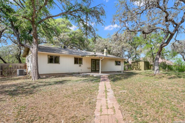 7806 SHADY HOLLOW LN, San Antonio, TX 78255