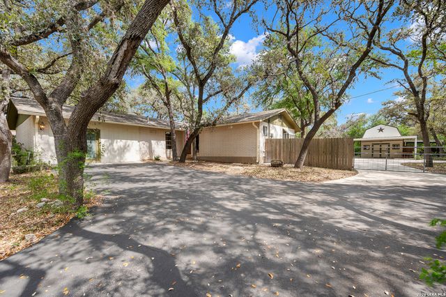 7806 SHADY HOLLOW LN, San Antonio, TX 78255